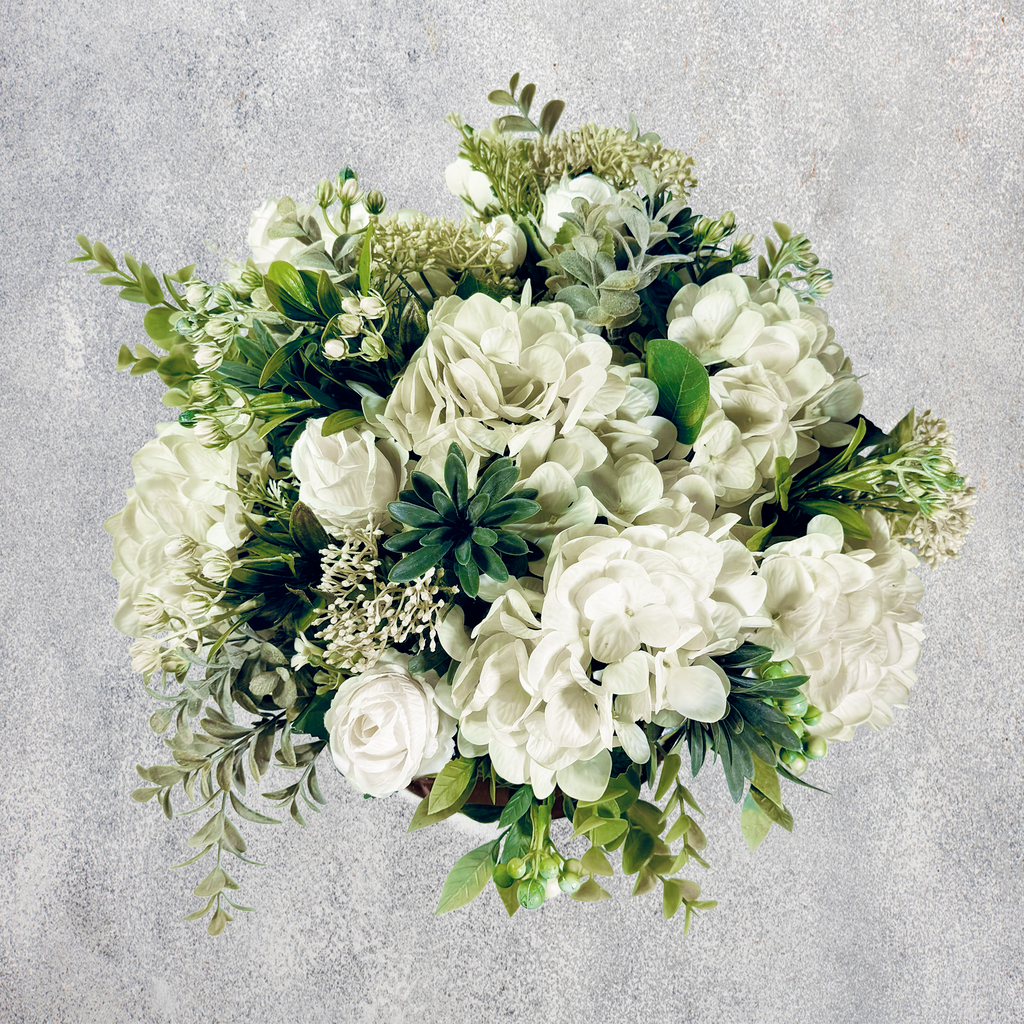 Centro de Mesa "Hydrangea Silver Elegance" – Arreglo Floral de Lujo